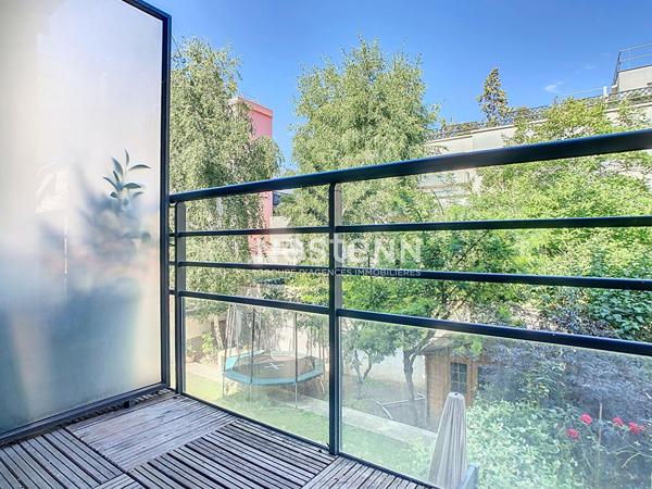 ISSY-LES-MOULINEAUX - ILE SAINT GERMAIN - Appartement 1 pièce(s) 29.04 m2 avec balcon et place de parking