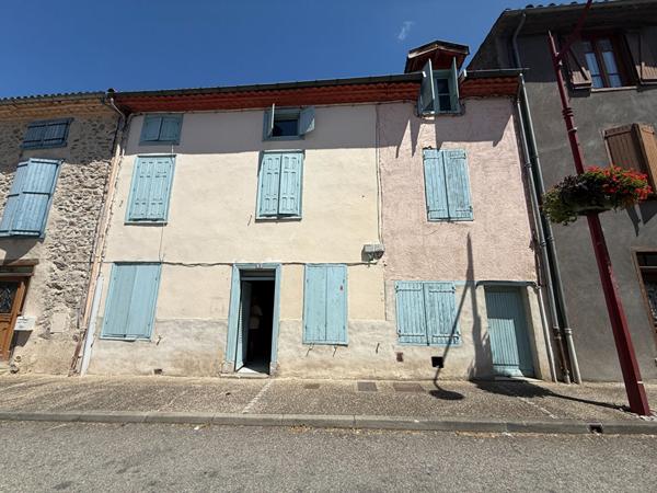 A VENDRE : MAISON MITOYENNE SUR 2 NIVEAUX DANS LE VILLAGE DE MERCUS