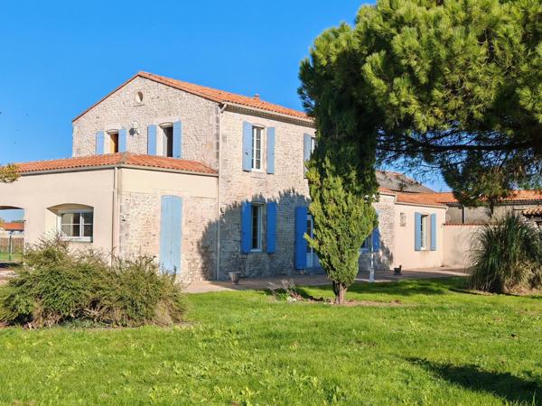 Maison à Royan, 17200 - 8 pièces 210m²
