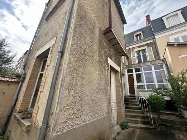 CHATEAUROUX - Quartier Palais de justice - Belle maison de caractère 5 chs avec jardin.