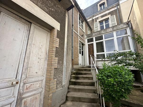 CHATEAUROUX - Quartier Palais de justice - Belle maison de caractère 5 chs avec jardin.