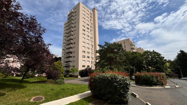 F4 dans la résidence du Parc aux Biches