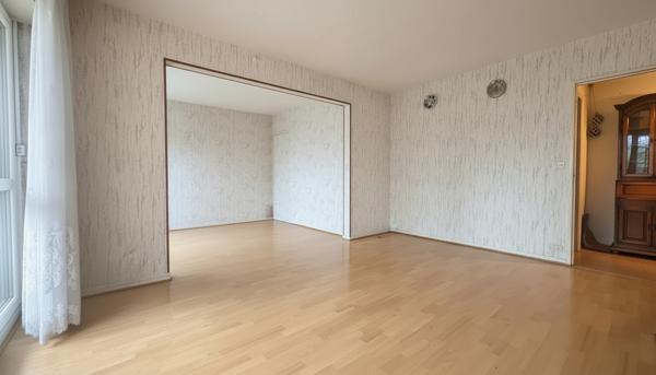 F4 dans la résidence du Parc aux Biches