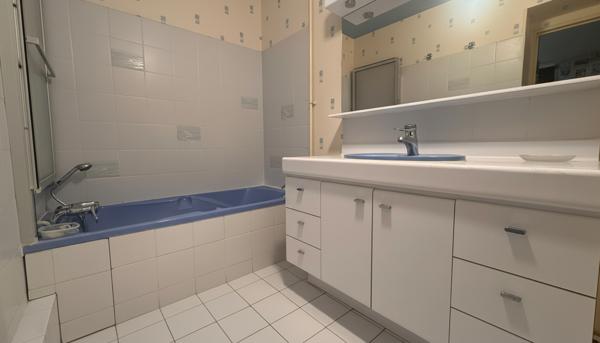 F4 dans la résidence du Parc aux Biches