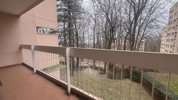 F4 dans la résidence du Parc aux Biches