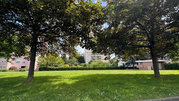 F4 dans la résidence du Parc aux Biches