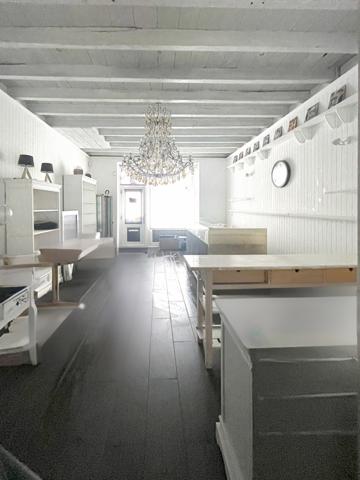 La Brède (33650) A VENDRE AU CENTRE DE LA BREDE DANS UNE MAISON EN PIERRE: BOUTIQUE ET HABITATION