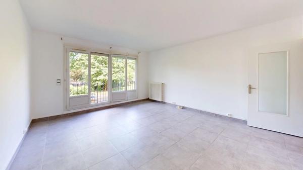 Vente                                                      Appartement
                        
                     2 pièces                      51 m2                     à Le Plessis-Trévise