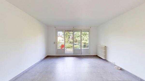 Vente                                                      Appartement
                        
                     2 pièces                      51 m2                     à Le Plessis-Trévise