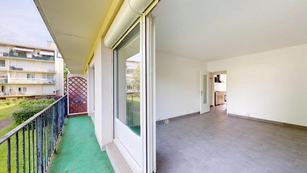 Vente                                                      Appartement
                        
                     2 pièces                      51 m2                     à Le Plessis-Trévise