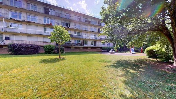 Vente                                                      Appartement
                        
                     2 pièces                      51 m2                     à Le Plessis-Trévise