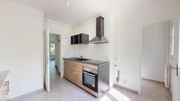 Vente                                                      Appartement
                        
                     2 pièces                      51 m2                     à Le Plessis-Trévise