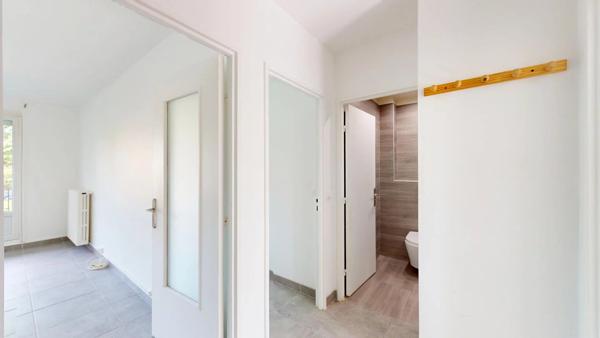 Vente                                                      Appartement
                        
                     2 pièces                      51 m2                     à Le Plessis-Trévise