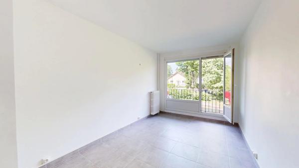 Vente                                                      Appartement
                        
                     2 pièces                      51 m2                     à Le Plessis-Trévise