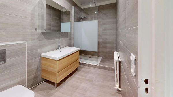 Vente                                                      Appartement
                        
                     2 pièces                      51 m2                     à Le Plessis-Trévise