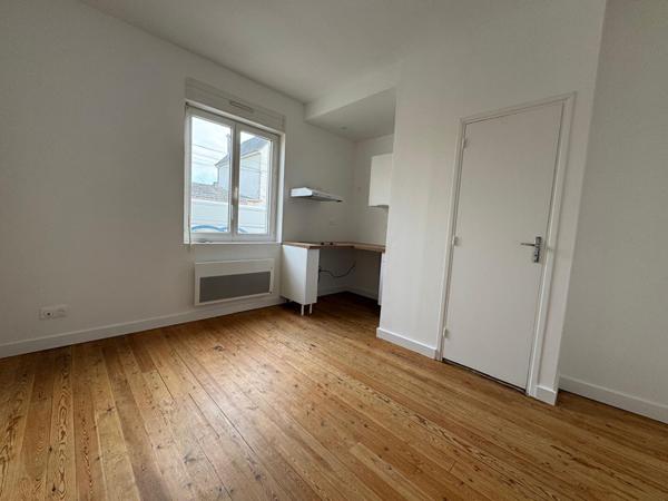 A VENDRE 2 STUDIOS REFAITS A NEUF SECTEUR LA MADELEINE