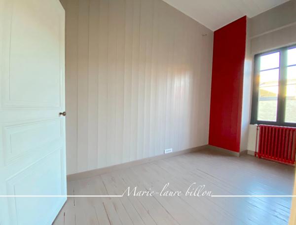 Maison à vendre 4 pièces CHALLANS (85), Maison de ville en pierre, au coeur de Challans, terrasse et jardin de ville