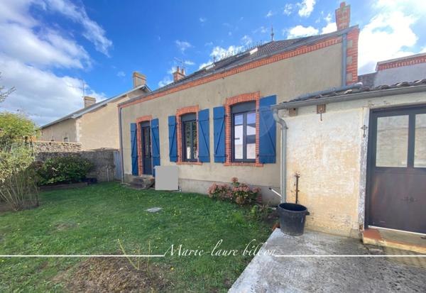 Maison à vendre 4 pièces CHALLANS (85), Maison de ville en pierre, au coeur de Challans, terrasse et jardin de ville