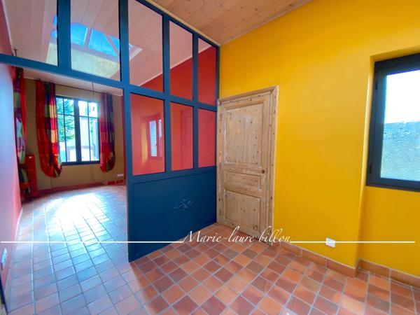 Maison à vendre 4 pièces CHALLANS (85), Maison de ville en pierre, au coeur de Challans, terrasse et jardin de ville