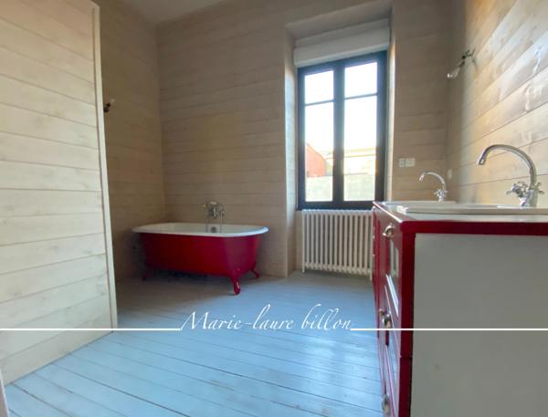 Maison à vendre 4 pièces CHALLANS (85), Maison de ville en pierre, au coeur de Challans, terrasse et jardin de ville