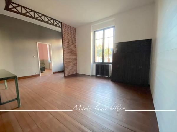 Maison à vendre 4 pièces CHALLANS (85), Maison de ville en pierre, au coeur de Challans, terrasse et jardin de ville