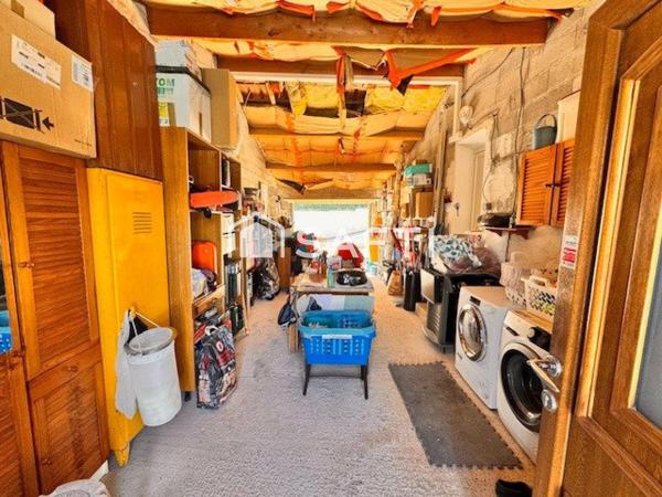 Villa plain-pied T4 avec piscine et garage.