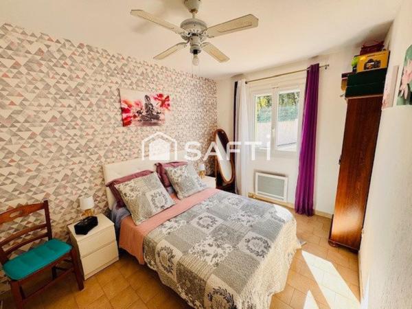 Villa plain-pied T4 avec piscine et garage.