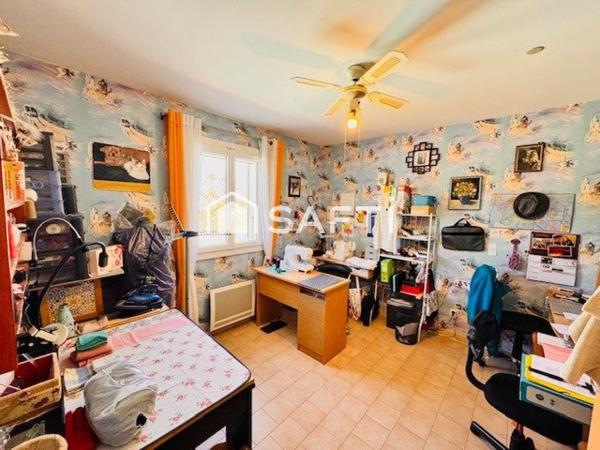 Villa plain-pied T4 avec piscine et garage.