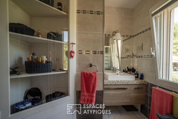 Belle maison d’architecte avec séjour cathédrale et spacieuse piscine