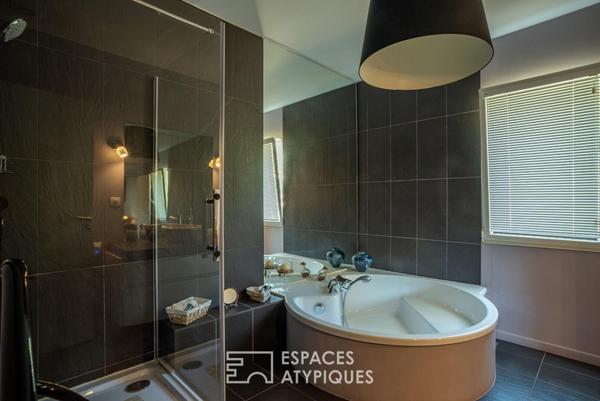 Belle maison d’architecte avec séjour cathédrale et spacieuse piscine