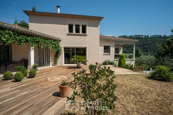 Belle maison d’architecte avec séjour cathédrale et spacieuse piscine
