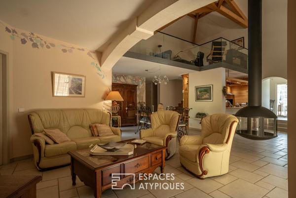 Belle maison d’architecte avec séjour cathédrale et spacieuse piscine