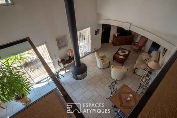 Belle maison d’architecte avec séjour cathédrale et spacieuse piscine