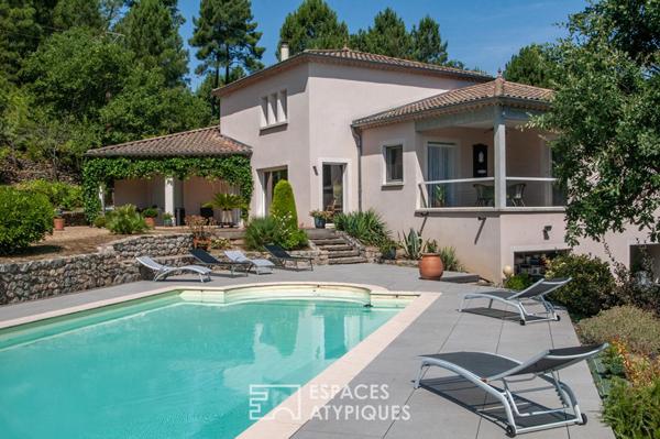 Belle maison d’architecte avec séjour cathédrale et spacieuse piscine