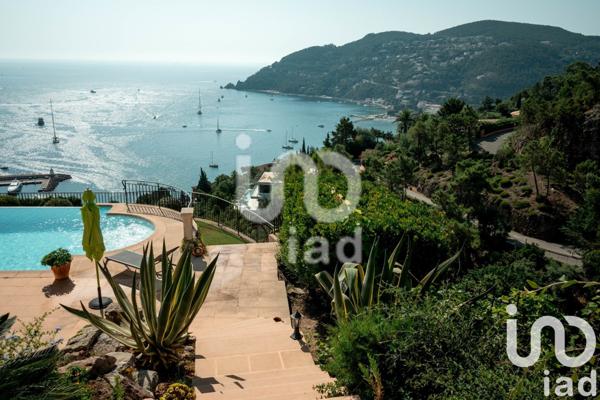 Demeure 7 pièces de 250 m² à Théoule-sur-Mer (06590)