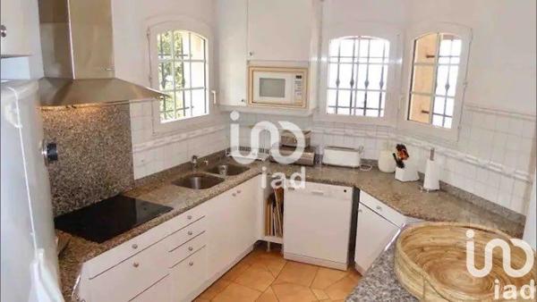 Demeure 7 pièces de 250 m² à Théoule-sur-Mer (06590)