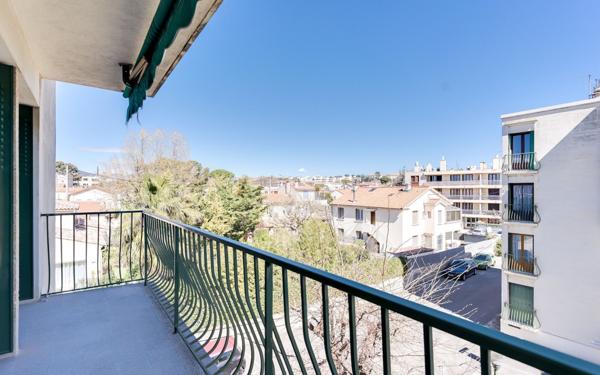 Appartement à vendre    3 pièces • 60,56 m2 Marseille 12