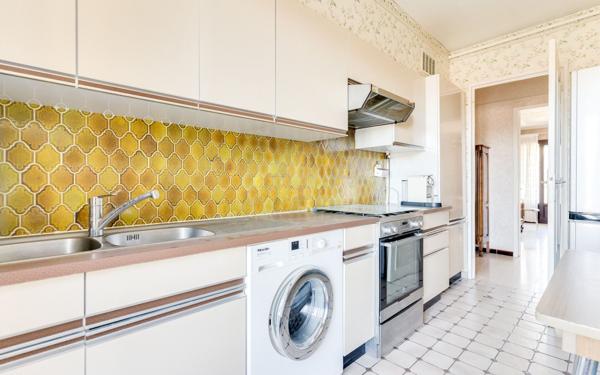 Appartement à vendre    3 pièces • 60,56 m2 Marseille 12