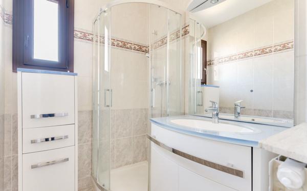 Appartement à vendre    3 pièces • 60,56 m2 Marseille 12