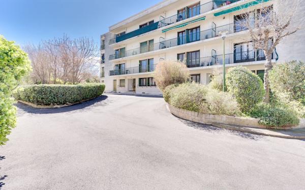 Appartement à vendre    3 pièces • 60,56 m2 Marseille 12