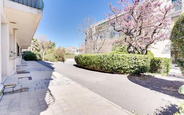 Appartement à vendre    3 pièces • 60,56 m2 Marseille 12