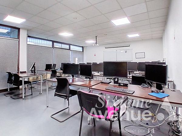 Local commercial 7 pièces 280 m2