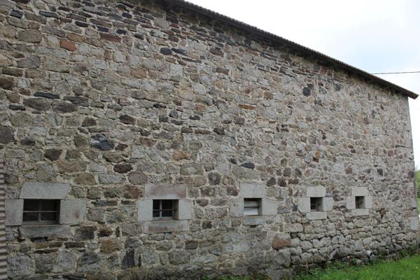 JOLIE GRANGE Menet (15400)