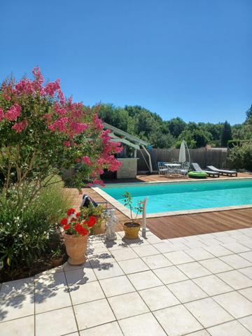 MAISON 5 CHAMBRES 171 m²+ PISCINE + JACUZZI  TERRAIN 3130 m²