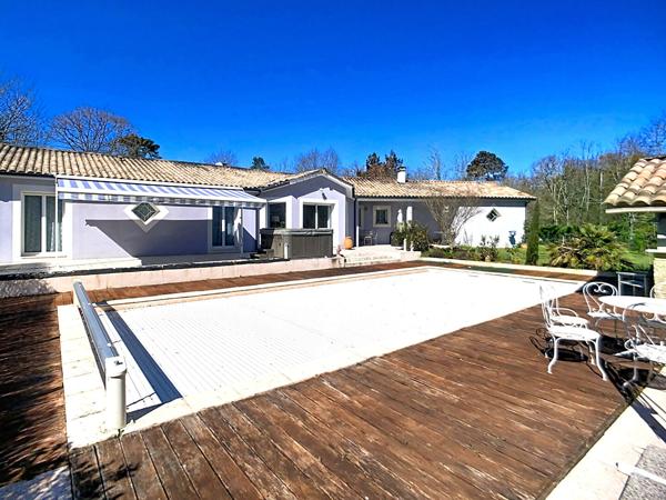 MAISON 5 CHAMBRES 171 m²+ PISCINE + JACUZZI  TERRAIN 3130 m²