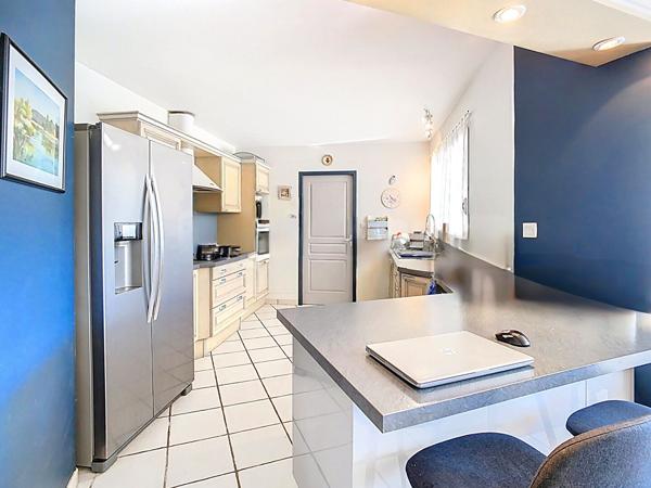 MAISON 5 CHAMBRES 171 m²+ PISCINE + JACUZZI  TERRAIN 3130 m²