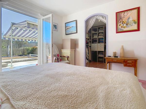 MAISON 5 CHAMBRES 171 m²+ PISCINE + JACUZZI  TERRAIN 3130 m²