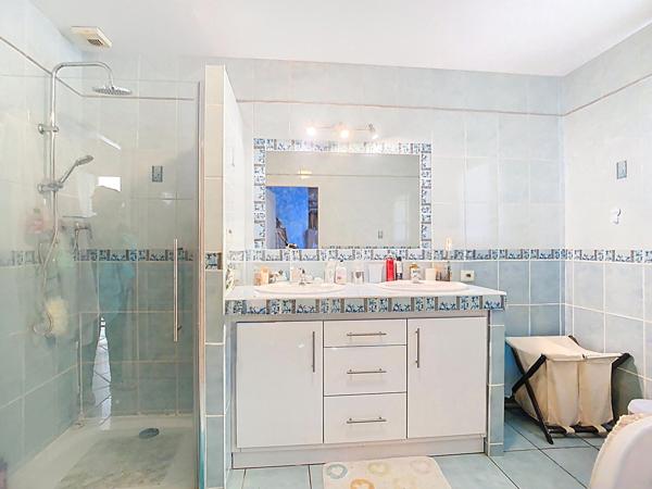 MAISON 5 CHAMBRES 171 m²+ PISCINE + JACUZZI  TERRAIN 3130 m²