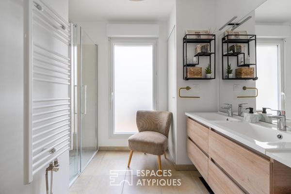 Appartement contemporain et sa terrasse suspendue aux Sorinières