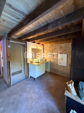 Maison en pierre au cœur de la nature